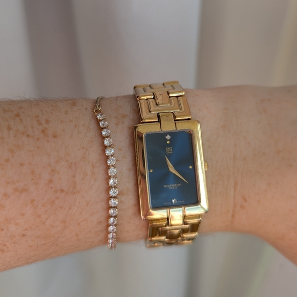 Givenchy gold tone watch - Picture 5 of 13